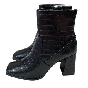 NIB Lisa Vicky Craze Faux Leather Croc Embossed Square Toe Ankle Boot Black 7.5